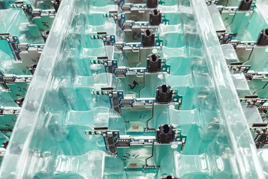 Electronic circuit boards arranged in trays in a manufacturing setting