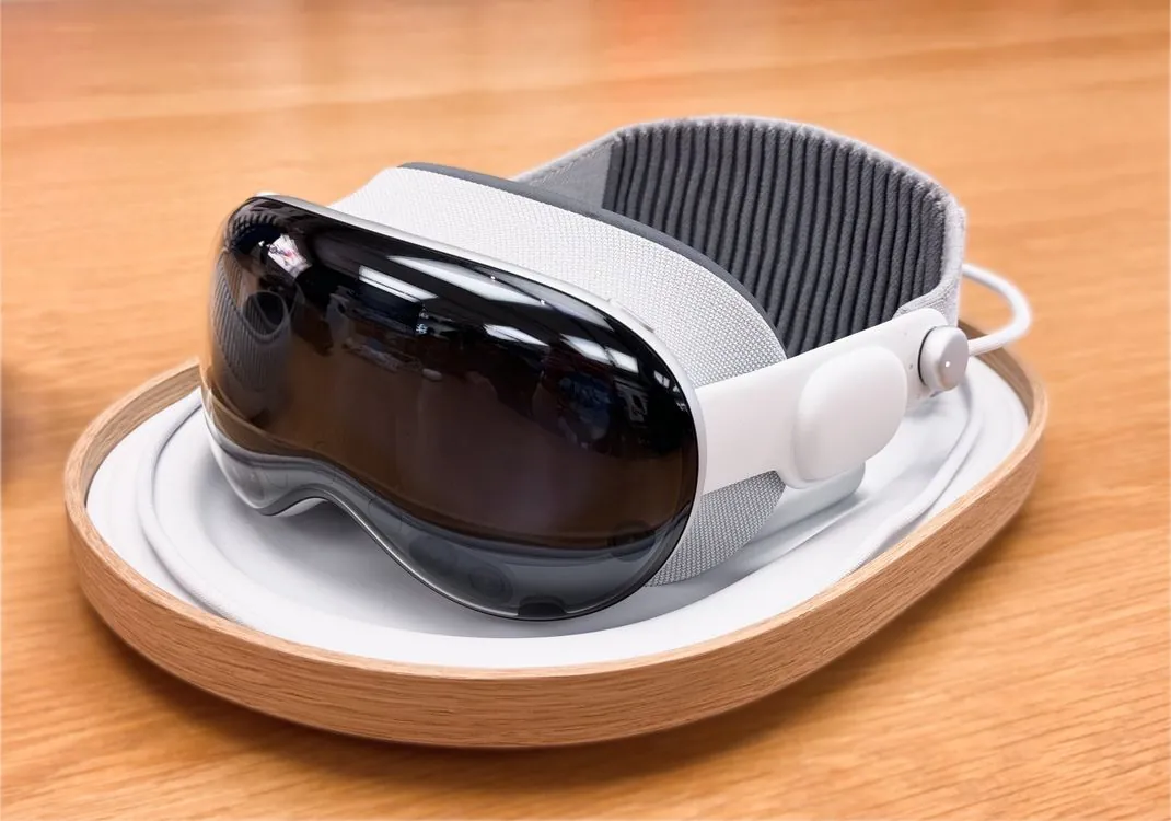 visionOS 27: Apple's On-Device SLM Integration