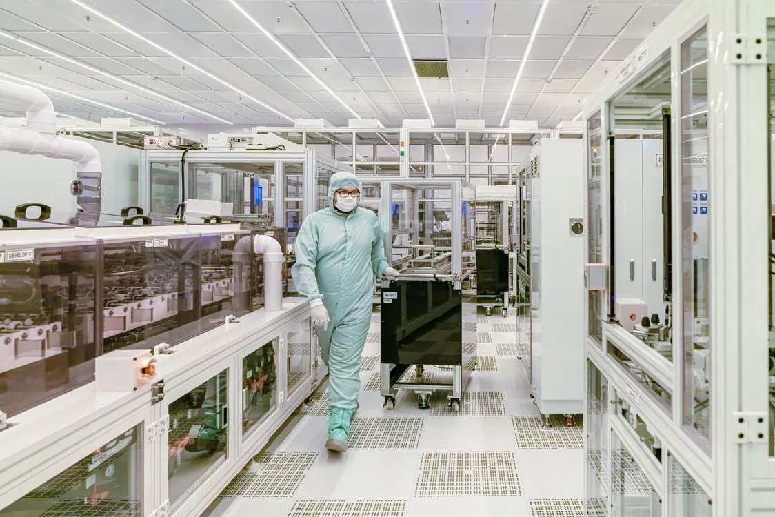 ASML lithography system in semiconductor cleanroom