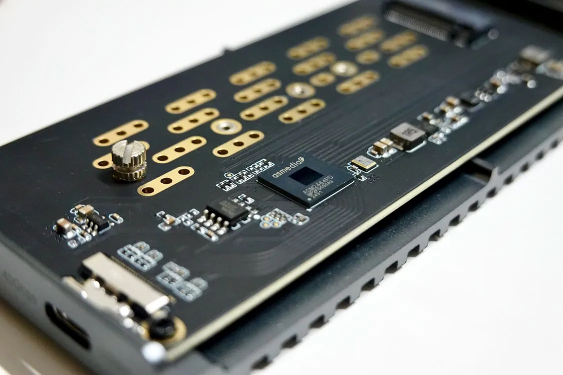 FPGA development board with programmable logic and electronic components
