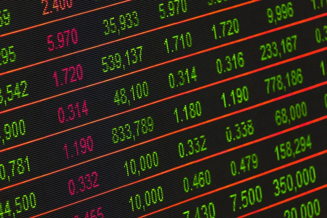 Market Overview 2026: Dow Strength Helped Bank Tape While Nasdaq Lagged