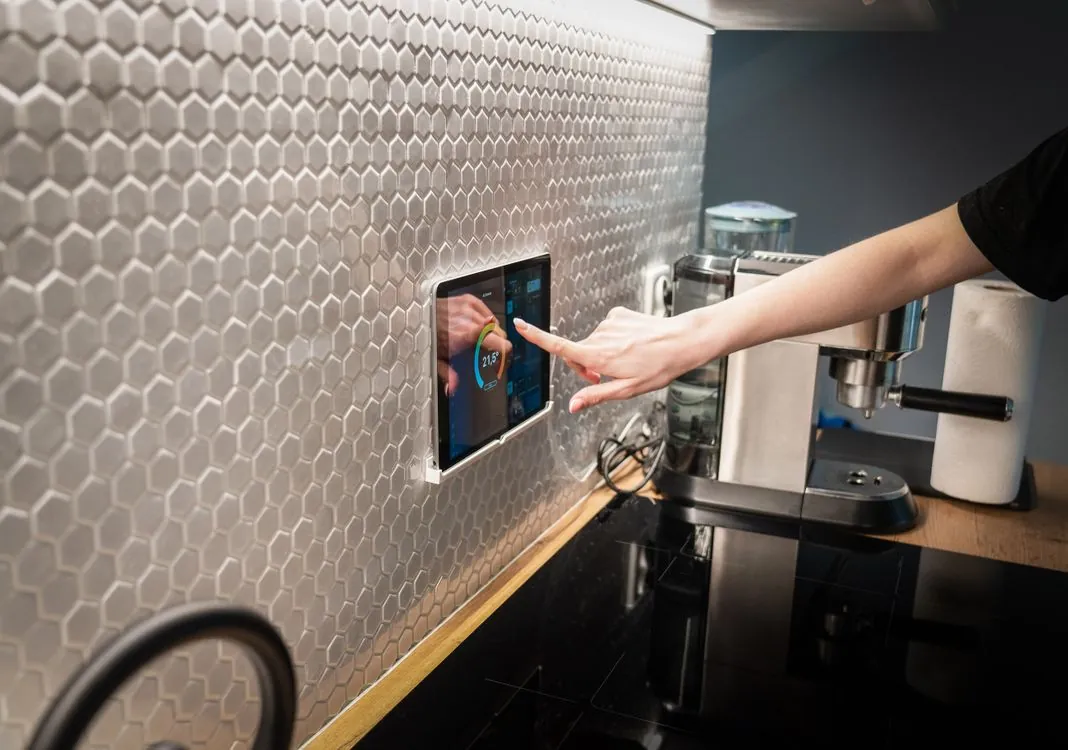 Smart home kitchen dashboard installation with e-paper display