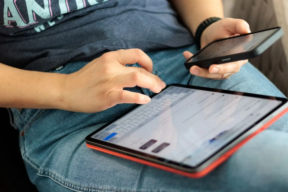 Wireless file transfer to Kindle via Taildrop