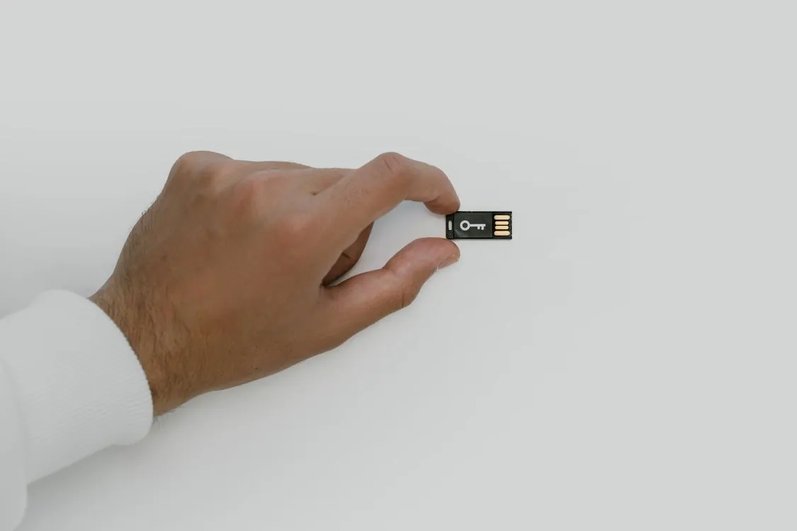 Hardware security key USB authenticator device for FIDO2 authentication