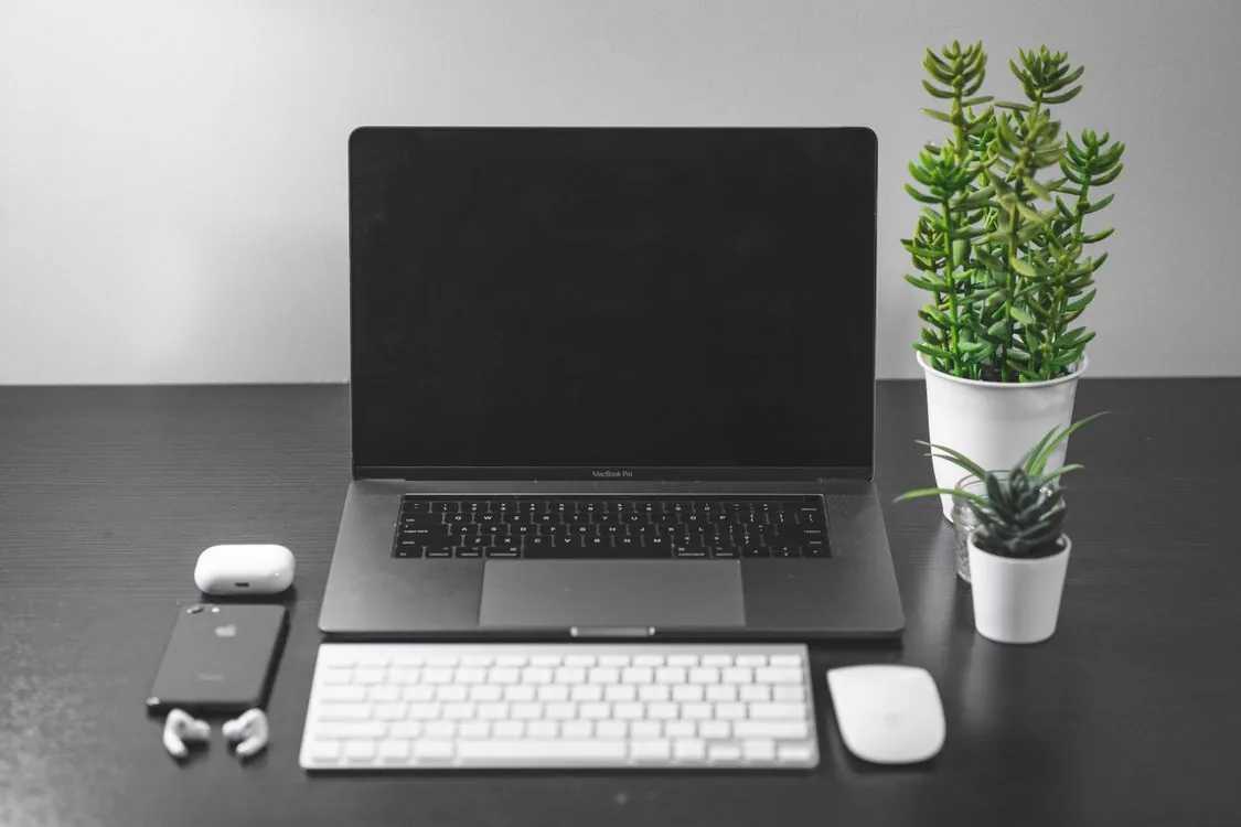 Apple Silicon Mac laptop used for Linux development and virtualization