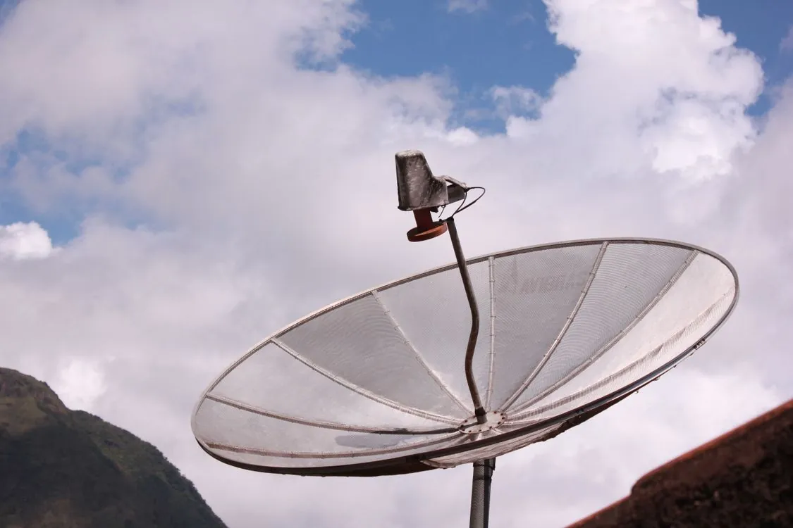 Satellite dish for Starlink broadband business analysis