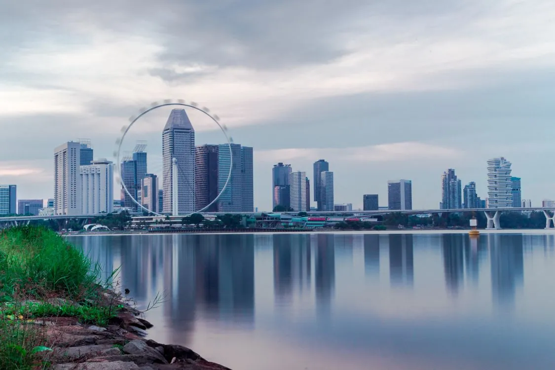 Singapore Flyer and Marina Bay skyline for Straco tourism revenue analysis