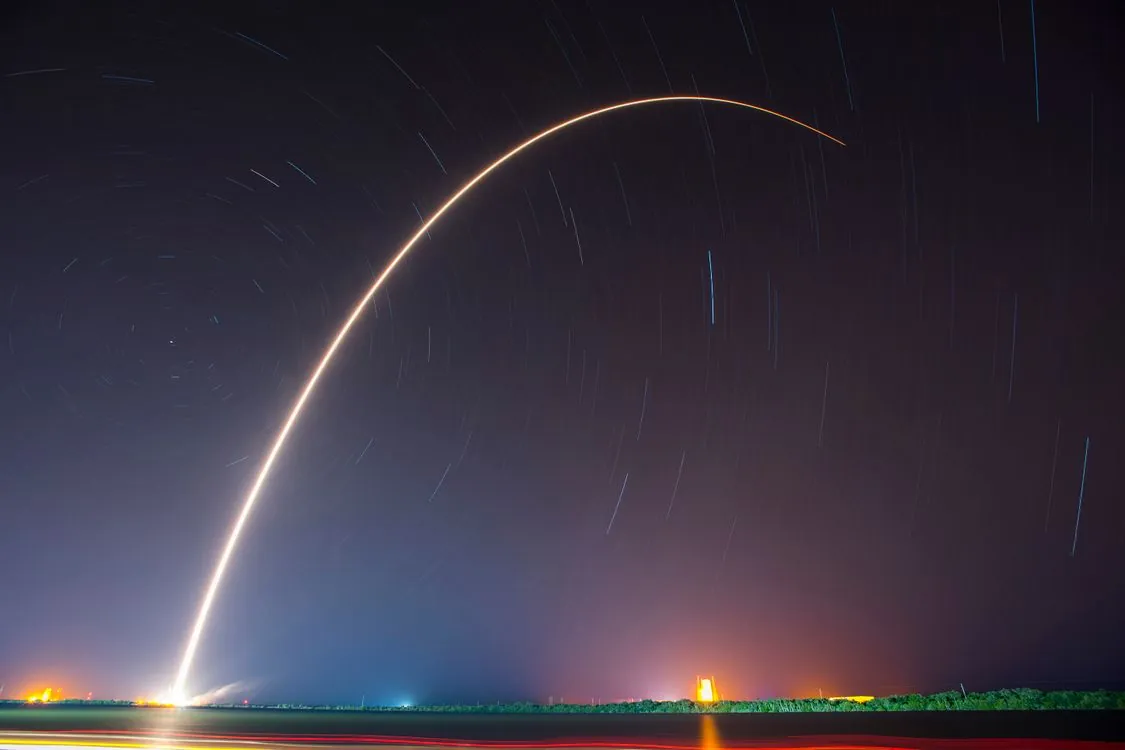 Rocket launch for SpaceX business and contract analysis
