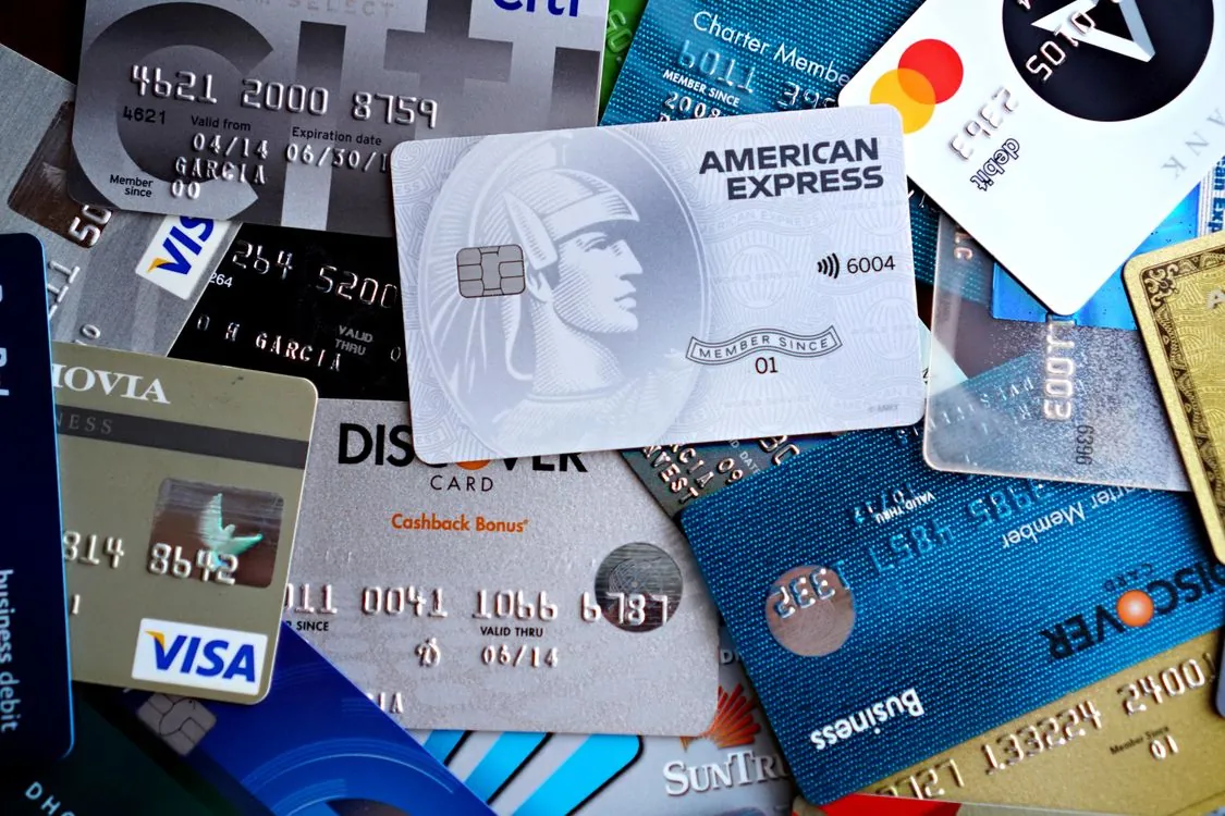 Credit card network payment processing flow between issuing and acquiring banks